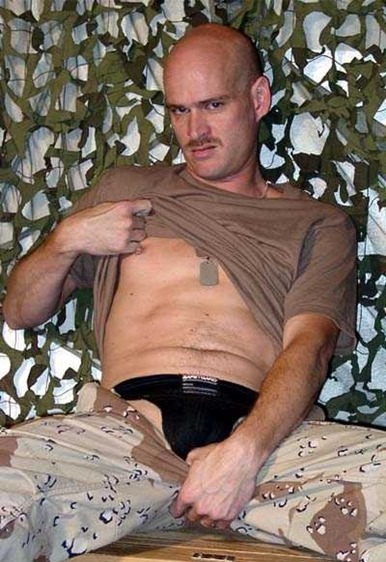 naked-soldier-hot-guy-stripping